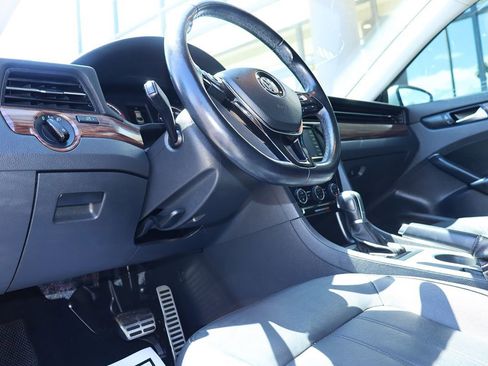 Used 2020 Volkswagen Passat 2.0T SEL image 42