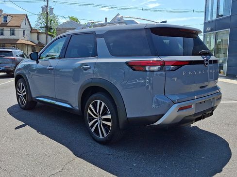 Certified 2025 Nissan Pathfinder Platinum w/ Cargo Package AWD/4WD image 4