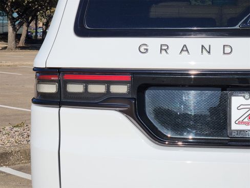 Used 2024 Jeep Grand Wagoneer Series III w/ Rear Seat Video Group 1 image 15