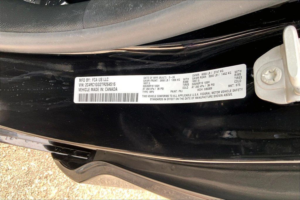 Used 2026 Chrysler Pacifica Limited FWD image 32