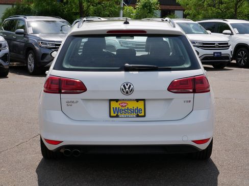 Used 2016 Volkswagen Golf SE w/ Lighting Package FWD image 6