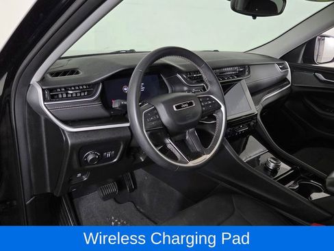 Used 2023 Jeep Grand Cherokee Laredo image 14