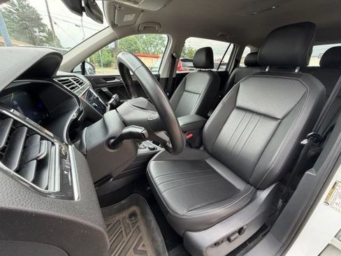 Used 2023 Volkswagen Tiguan SE AWD/4WD image 10