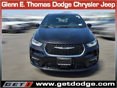 New 2025 Chrysler Pacifica Select image 2