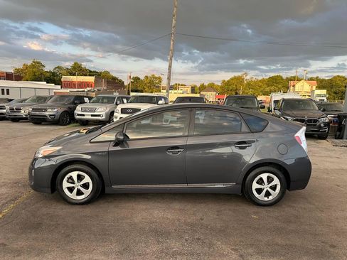 Used 2013 Toyota Prius Two w/ Preferred Accessory Pkg FWD image 7