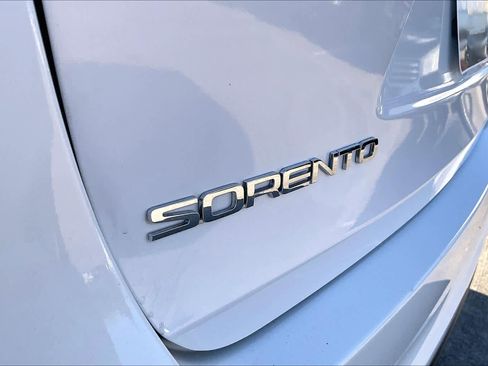 Used 2020 Kia Sorento L image 9
