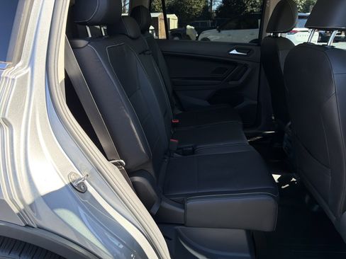 Used 2021 Volkswagen Tiguan SE image 15