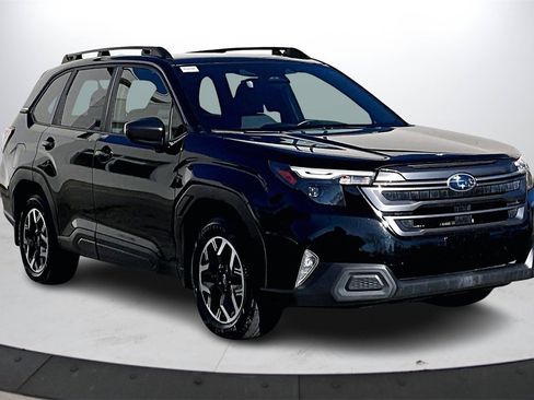 Used 2025 Subaru Forester Premium image 2