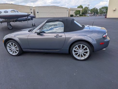 Used 2008 MAZDA MX-5 Miata Grand Touring w/ Premium Pkg RWD image 11