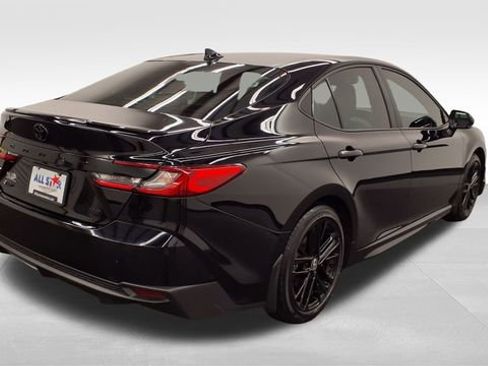 Used 2025 Toyota Camry LE image 7