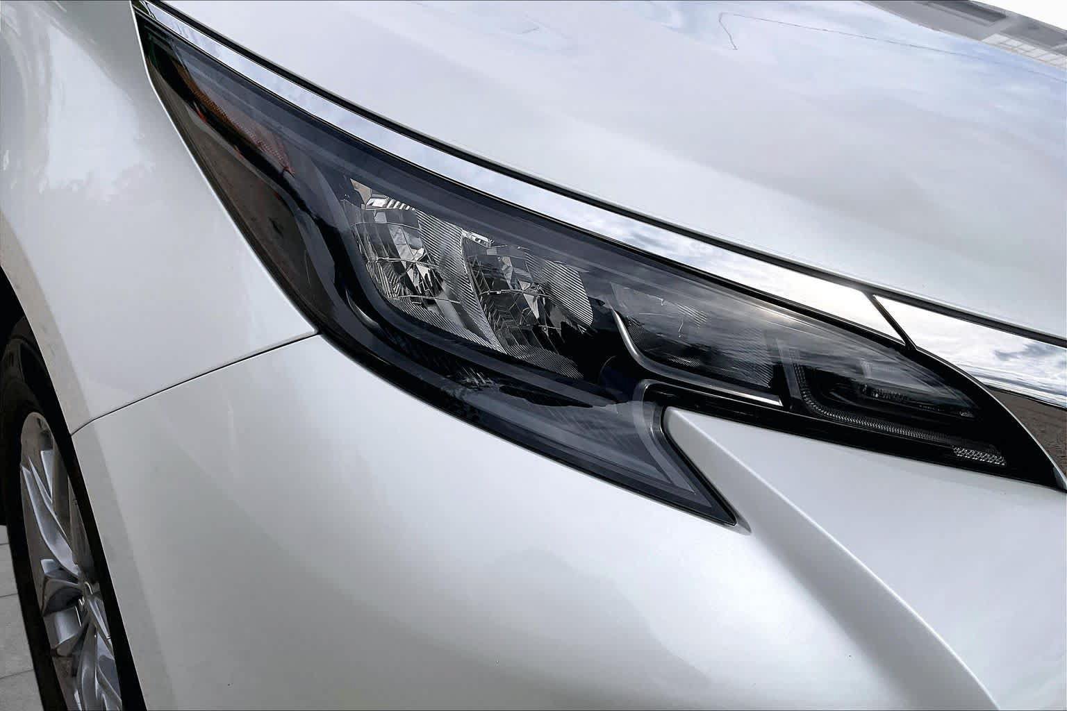 Used 2025 Toyota Sienna XLE FWD image 26