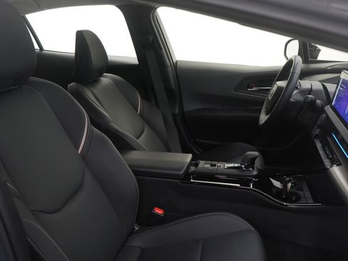 Used 2024 Toyota Prius XLE image 11