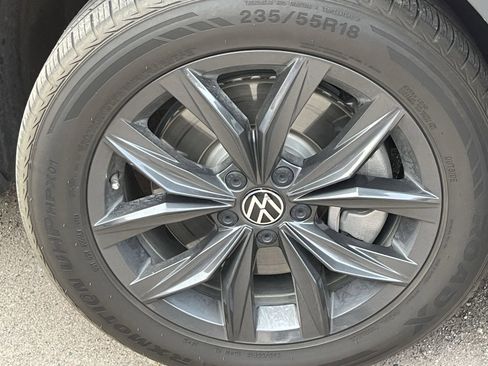 Used 2024 Volkswagen Tiguan SE image 4