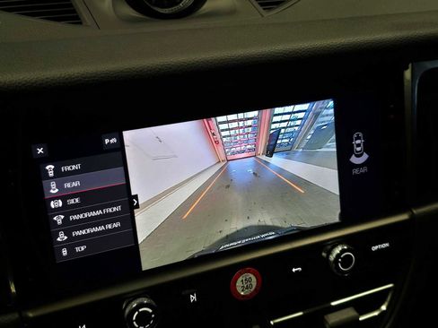 Used 2025 Porsche Macan image 28