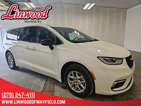 Used 2024 Chrysler Pacifica Touring-L image 1