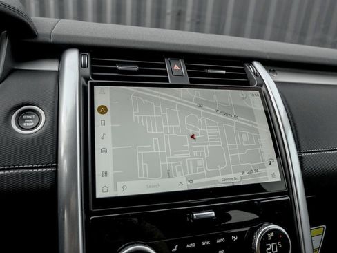 Used 2025 Land Rover Discovery Dynamic SE image 12