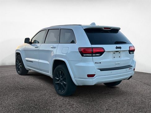Used 2018 Jeep Grand Cherokee Altitude image 3