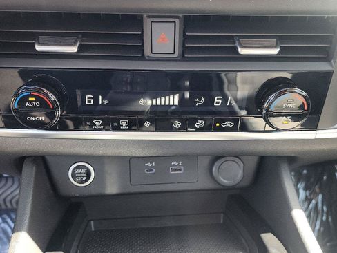 Used 2023 Nissan Rogue SV AWD/4WD image 4