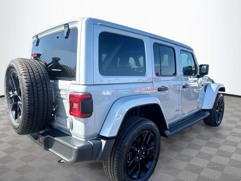 Used 2023 Jeep Wrangler Unlimited Sahara w/ Cold Weather Group AWD/4WD image 6
