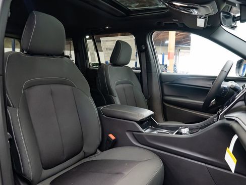 New 2026 Jeep Grand Cherokee Laredo image 33