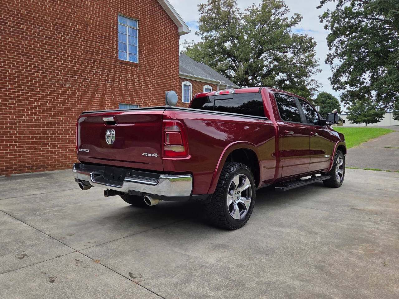 Used 2019 RAM 1500 Laramie AWD/4WD image 5