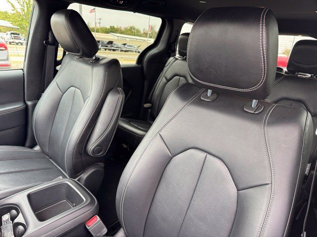 Used 2025 Chrysler Pacifica Select FWD image 11