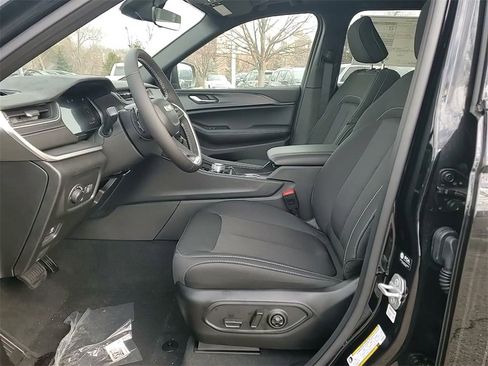 New 2025 Jeep Grand Cherokee Laredo X w/ Luxury Tech Group I image 27