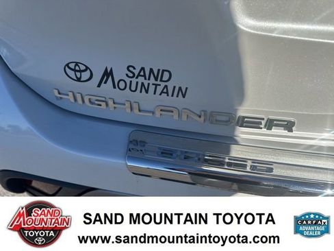 Used 2022 Toyota Highlander Platinum image 10
