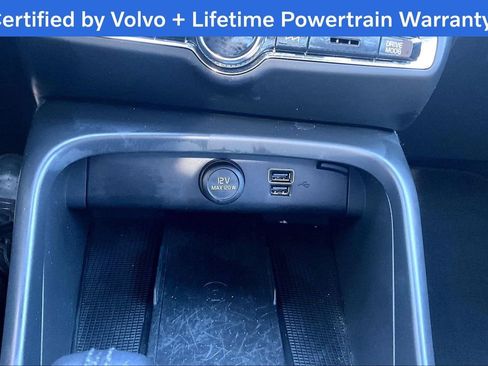 Used 2020 Volvo XC40 T5 Momentum w/ Protection Package Premier image 33