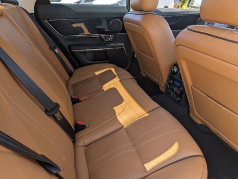 Used 2019 Jaguar XJ R-Sport image 13