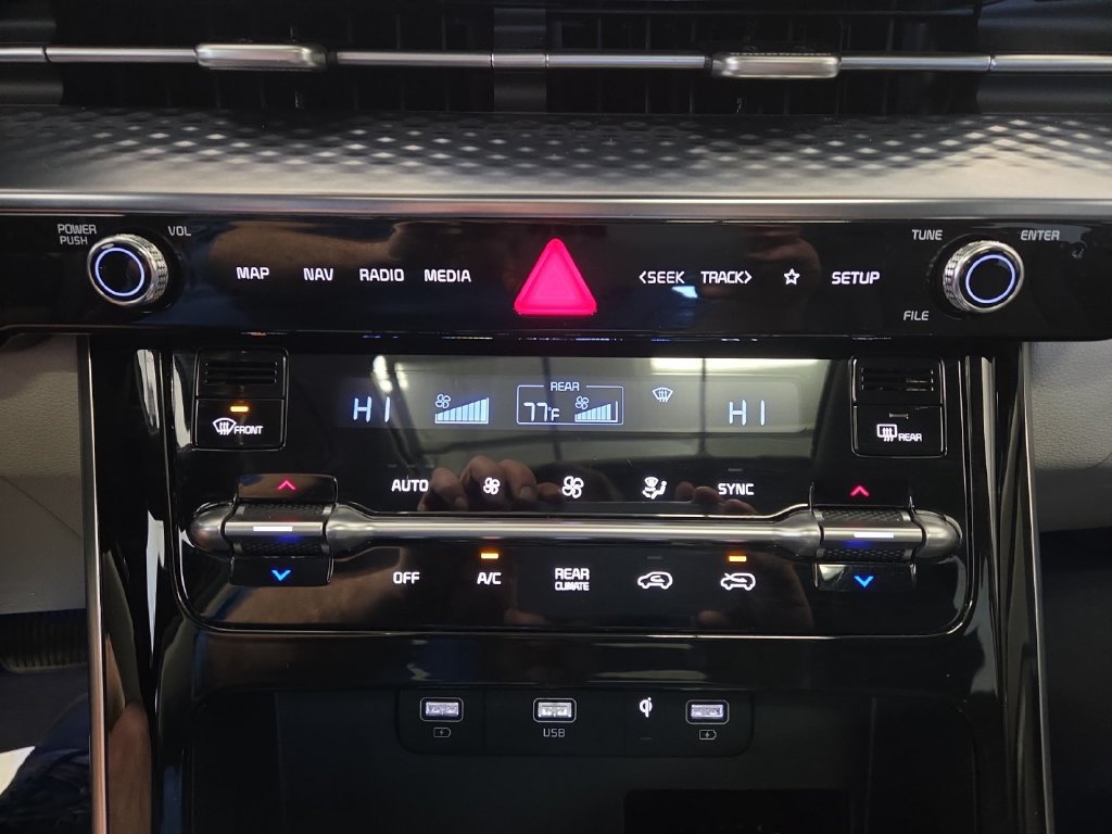 Used 2023 Kia Carnival SX Prestige FWD image 18