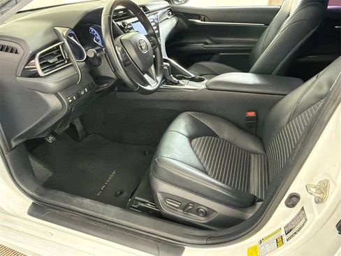 Used 2019 Toyota Camry SE image 9