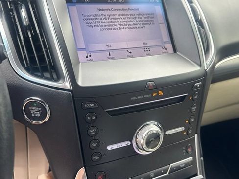 Used 2019 Ford Edge Titanium FWD image 16