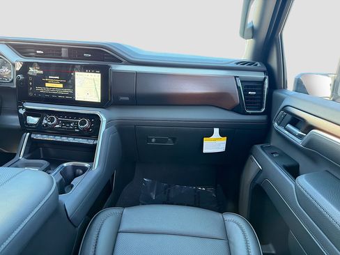 Used 2026 GMC Sierra 2500 Denali w/ Denali Reserve Package image 19