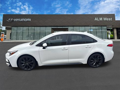 Used 2025 Toyota Corolla SE FWD image 2