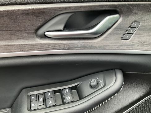 Used 2024 Jeep Grand Cherokee Limited AWD/4WD image 28