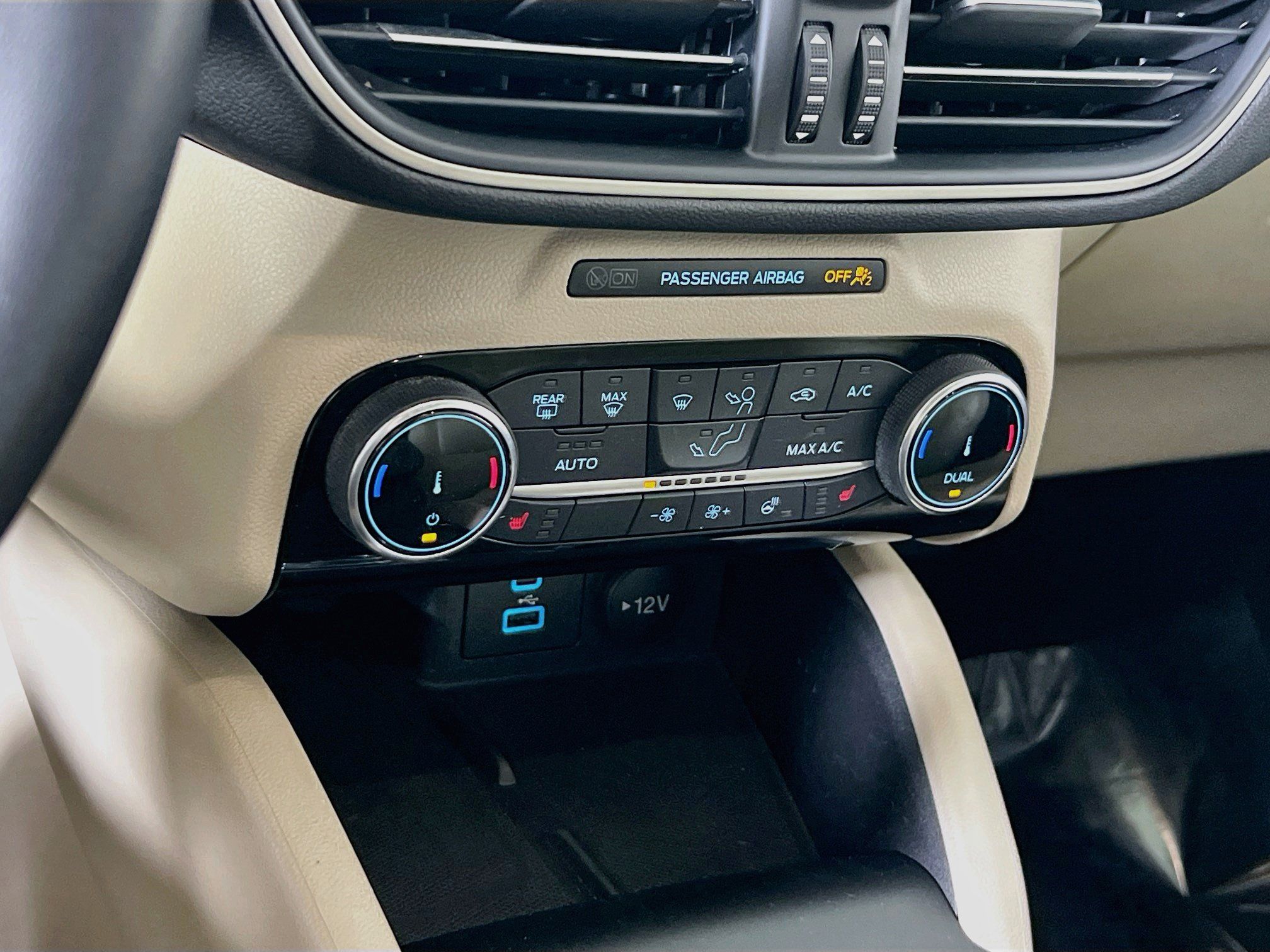 Used 2022 Ford Escape SEL w/ Technology Package FWD image 16