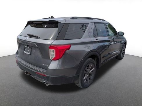 Used 2022 Ford Explorer XLT w/ Equipment Group 202A AWD/4WD image 5