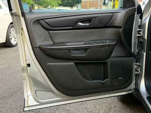 Used 2015 GMC Acadia SLT image 7