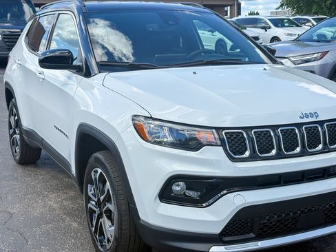 Used 2023 Jeep Compass Limited AWD/4WD image 3