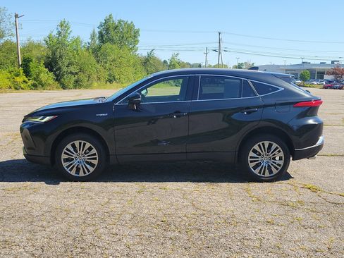 Used 2021 Toyota Venza XLE w/ Softex Package AWD/4WD image 8