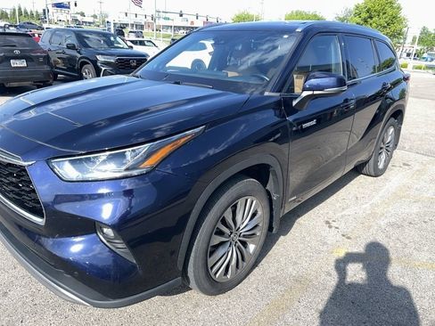 Used 2021 Toyota Highlander Platinum image 2