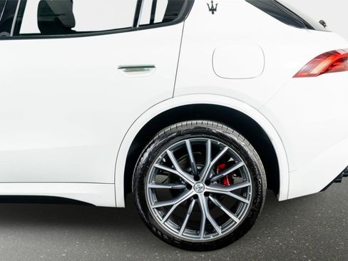 Used 2024 Maserati Grecale Modena image 15