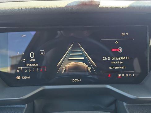 Used 2026 GMC Acadia Elevation w/ Elevation Premium Package FWD image 10