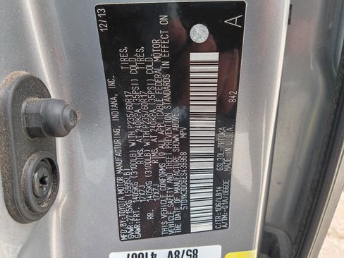 Used 2014 Toyota Sienna XLE w/ Entertainment Package FWD image 23