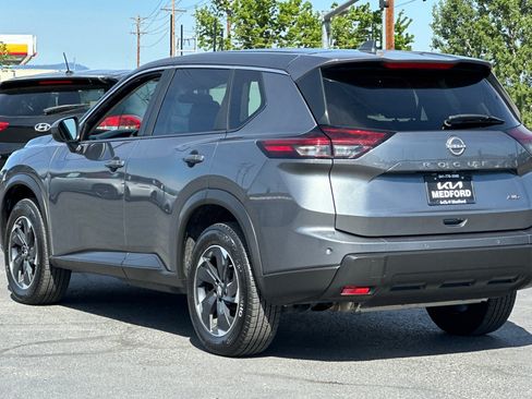 Used 2025 Nissan Rogue SV AWD/4WD image 7