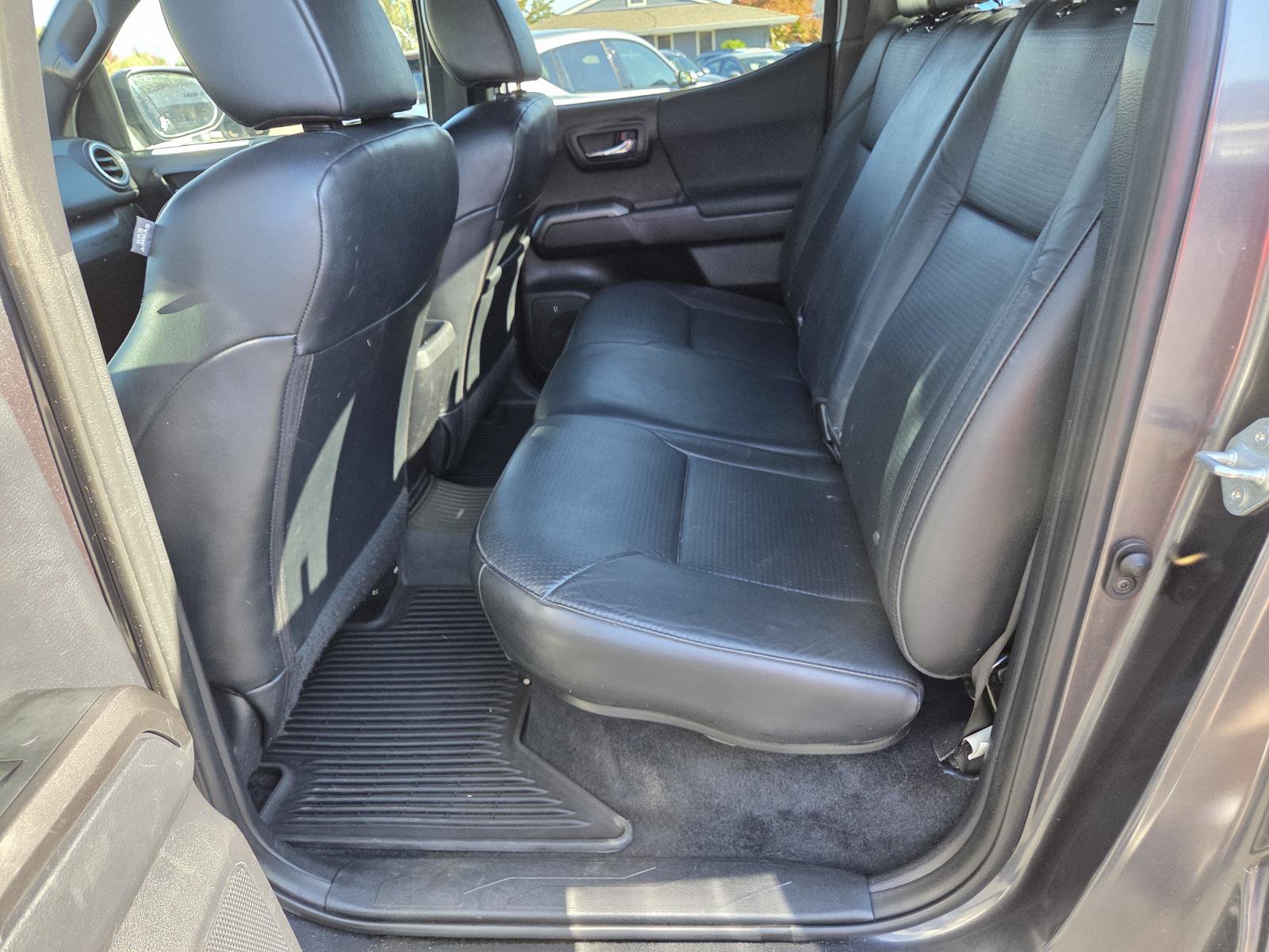 Used 2021 Toyota Tacoma TRD Off-Road w/ TRD Premium Off Road Package AWD/4WD image 13