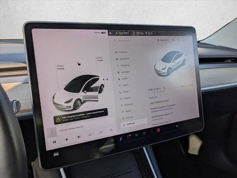 Used 2018 Tesla Model 3 Long Range image 11