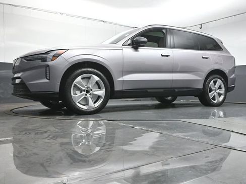 Used 2026 Volvo EX90 Plus RWD image 32