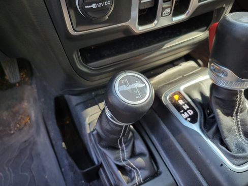 Used 2023 Jeep Wrangler Unlimited Sahara w/ Cold Weather Group AWD/4WD image 22